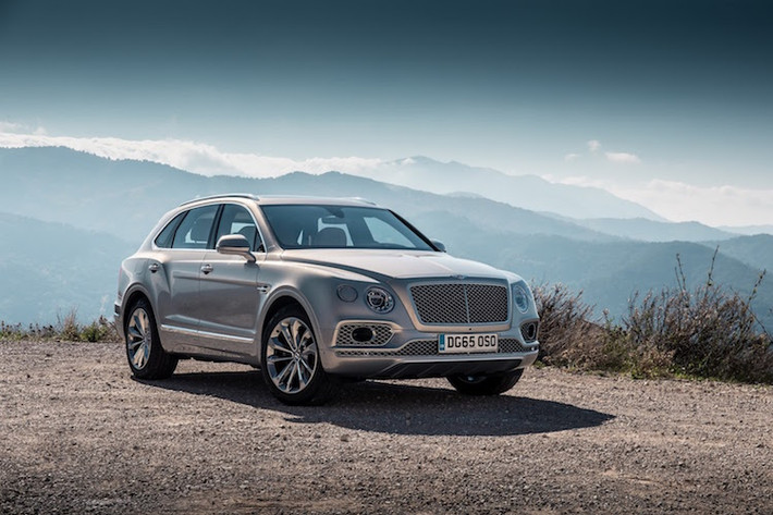 Ra mắt lần đầu vào tháng 9/2015, siêu xe Bentley Bentayga là mẫu SUV đầu tiên của hãng xe siêu sang Anh Quốc Bentley.