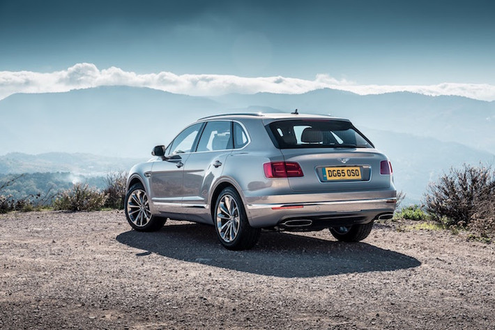 Ngay khi ra mắt, Bentayga đã được liệt ngay vào hàng những chiếc xe SUV nhanh nhất Thế giới nhờ động cơ W12 6.0l tăng áp với công suất lên tới 600 mã lực và mô-men xoắn cực đại "khổng lồ" 900 Nm, giúp xe có thể tăng tốc từ 0-100 km/h chỉ trong 4 giây và đạt tốc độ tối đa 301 km/h.