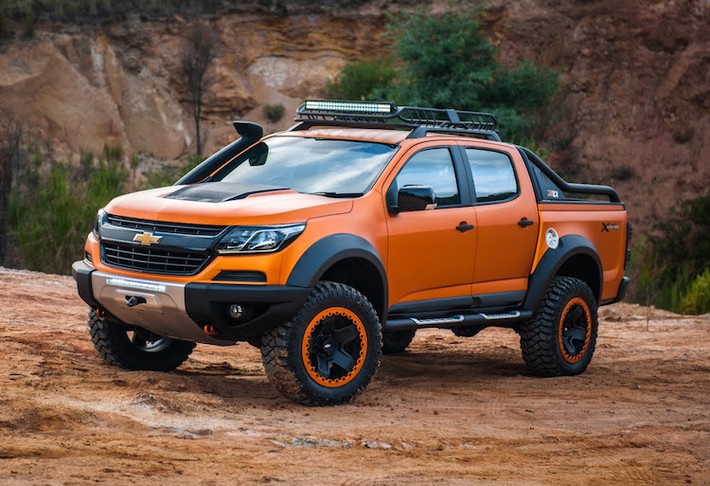 Chi tiết thay đổi lớn nhất của Chevrolet Colorado Xtreme so với phiên bản đang được bán đó là phần đầu hoàn toàn mới, với thiết kế hiện đại hơn hẳn. Đây cũng là điểm nhấn ngoại thất sẽ xuất hiện trên chiếc bán tải Colorado 2017 sắp tới.