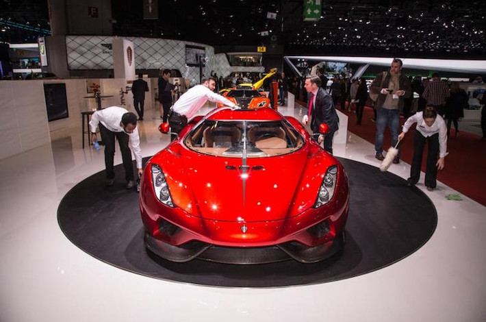 Tuy nhiên, điểm nổi bật của Regera lại là những công nghệ mà Koenigsegg đã tích hợp đằng sau lớp vỏ của chiếc xe, nhằm biến nó trở thành một chiếc "megacar" - "siêu xe của siêu xe" thực thụ.