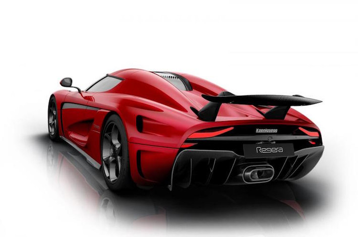 Trên phiên bản Regera sản xuất hàng loạt, Koenigsegg đã thực hiện không ít hơn 3000 cải tiến so với phiên bản thử nghiệm tại Geneva 2015. Xe chỉ có trọng lượng ướt đạt 1590 kg.
