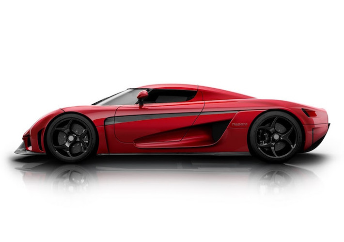 Trên thực tế, phần thân và khung sàn của Regera vẫn được dựa trên chiếc CC8S từ năm 2002 của hãng, nhưng toàn bộ phần đầu và đuôi xe đã được thiết kế lại hoàn toàn, với những giải pháp khí động học sáng tạo.