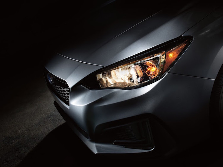 Được trưng bày tại New Yorrk dưới kiểu dáng thân xe sedan, phiên bản hatchback 5 cửa của Impreza cũng sẽ xuất hiện trong thời gian tới. So với thế hệ trước, Impreza mới trông trẻ trung và hiện đại hơn.