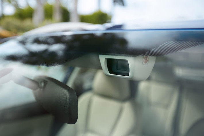 Gói các hệ thống hỗ trợ người lái EyeSight của Subaru, bao gồm các tính năng như phanh khẩn cấp tránh va chạm, cảnh báo chuyển làn và giữ ga tự động thông minh vẫn sẽ xuất hiện trên Impreza, cùng với hệ thống chẩn đoán và theo dõi tình trạng hoạt động của xe Starlink.