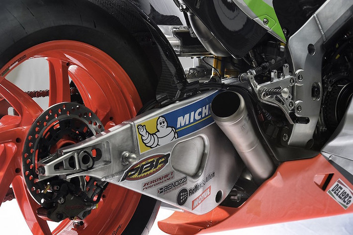 Tuy nhiên để giữ bí mật trước các đối thủ, Aprilia đã không tiết lộ bất cứ thông tin kỹ thuật chi tiết nào của RS-GP. Mọi điều mà người yêu xe biết về nó chỉ là thứ tự nổ ở mỗi xi-lanh của động cơ chữ V góc nhỏ đã được thay đổi.