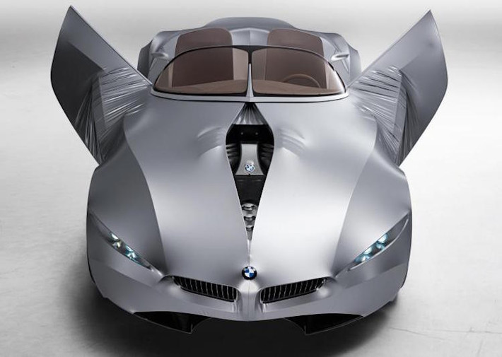 2008 - BMW GINA concept: Về nền tảng, chiếc xe này không có gì đặc biệt khi dựa trên nền tảng của chiếc roadster Z8. Tuy nhiên, phần "áo" của nó lại rất đặc biệt khi được làm bằng vải đàn hồi được căng trên một bộ khung bằng kim loại với sợi carbon gia cường.