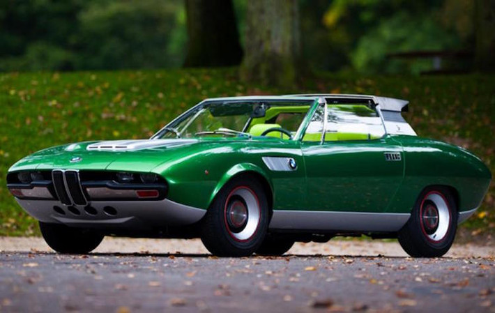 1969 - BMW Spicup: Được ra mắt tại triển lãm Geneva 1969, mẫu xe ý tưởng BMW này được thiết kế bởi hãng Bertone và dựa trên nền tảng của chiếc BMW 2000CS. Điểm đặc biệt của Spicup đó là 2 panel mui bằng thép có thể được giấu kín trong khung bảo vệ ở phía sau hành khách.