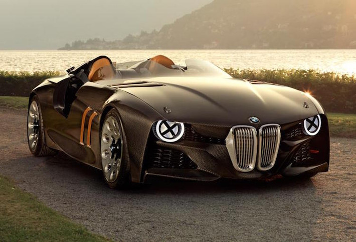 2011 - BMW 328 Hommage concept: BMW có vẻ như rất thích nhìn lại quá khứ khi vào năm 2011, hãng đã tung ra chiếc 328 Hommage "tưởng nhớ" về chiếc xe đua BMW 328 rất thành công của thập niên 30.