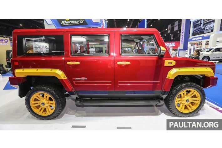 Trong quá trình "biến hình", kiểu dáng thân xe bán tải của Hilux cũng đã được Thairung biến xe bán tải thành SUV, mang phong cách của mẫu xe Mỹ nổi tiếng Hummer H2.