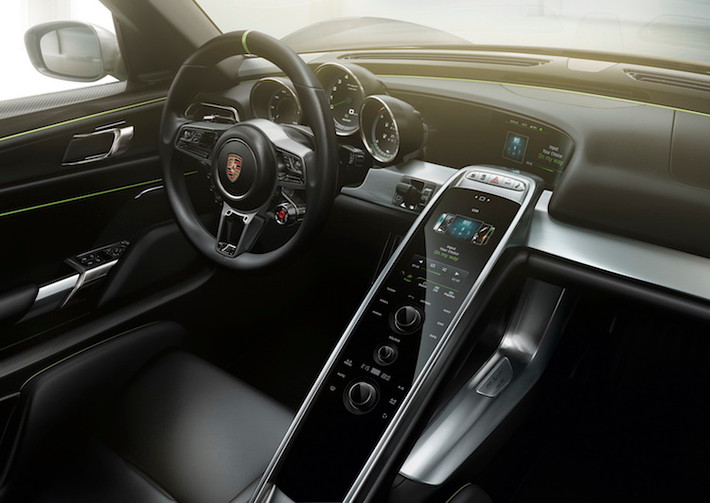 Là một trong những siêu xe hàng đầu Thế giới với giá bán "triệu đô", đương nhiên Porsche 918 Spyder cũng sẽ yêu cầu chế độ bảo dưỡng đặc biệt và các món phụ tùng thay thế đắt giá. Một người dùng trên diễn đàn Reddit làm cho Porsche vừa lần đầu tiết lộ giá bán của một số phụ tùng quan trọng trên 918 Spyder.