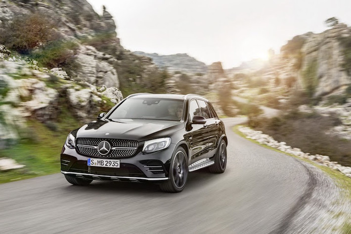 Tương tự như phiên bản C43 AMG trước đó, trong khoang máy của GLC 43 AMG là khối động cơ 3l V6 tăng áp kép với công suất tối đa lên tới 362 mã lực và mô-men xoắn cực đại 520 Nm.
