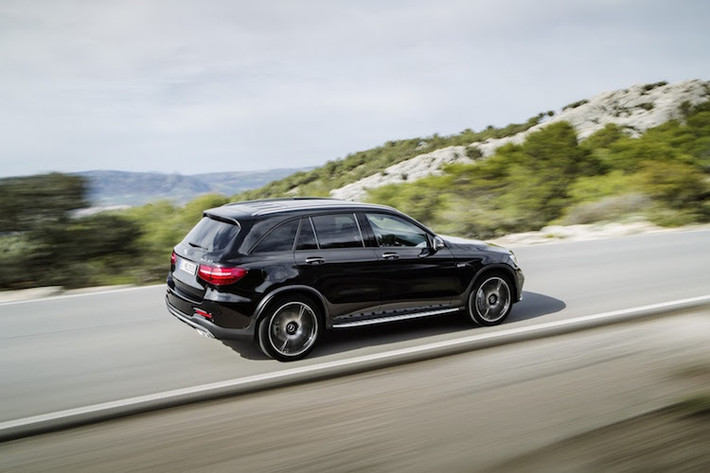 Mercedes sẽ trưng bày GLC 43 AMG lần đầu tại triển lãm New York 2016 vào tuần sau, trước khi bán ra chiếc xe vào cuối năm 2016.