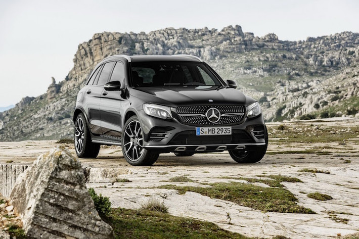 Kể từ khi coi dòng AMG Sport trở thành những chiếc xe thể thao AMG thực thụ, Mercedes đã tung ra một loạt các phiên bản thể thao 43 AMG thuộc các dòng C-Class và E-Class. Tới nay, hãng đã lại tiếp tục tung ra phiên bản Mercedes GLC 43 AMG mới nhất, dựa trên dòng crossover GLC-Class hoàn toàn mới.