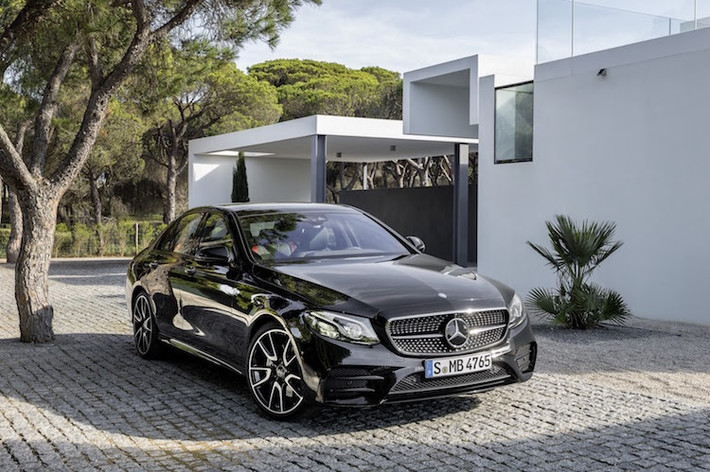 Mercedes E43 AMG được coi là phiên bản có động cơ nhỏ hơn, giá rẻ hơn của chiếc E63 AMG đỉnh cao sắp ra mắt, với những điểm tương đồng về chassis.