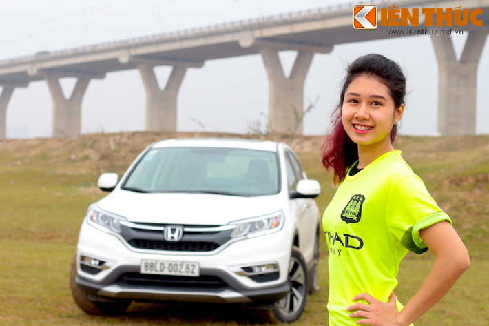  Honda CR-V phiên bản 2015 thế hệ 4 được thiết kế với sự kết hợp tổng hòa của các yếu tố hiệu quả, tiện dụng, đáng tin cậy đã chiếm được cảm tình của khách hàng.