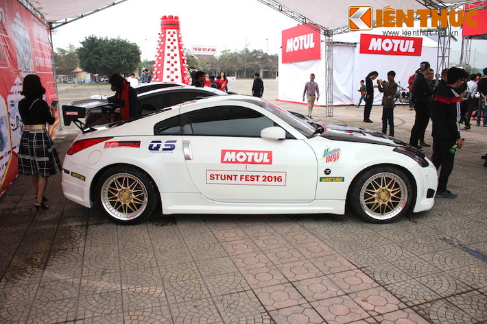 Chiếc xe thể thao Nissan 350Z độ này thuộc sở hữu của anh Hải Phạm - một người đam mê bộ môn drift và đồng thời là chủ xưởng độ Wit Tuning nổi tiếng ở Sài Gòn.