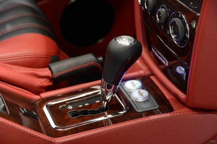Nhờ có dung tích lớn hơn, Brabus G500 6.1 SWB có công suất lớn hơn 74 mã lực và mô-men xoắn cực đại 85 Nm. Sức mạnh động cơ được truyền tới hệ thống dẫn động 4 bánh với 3 khóa vi sai thông qua hộp số tự động 7 cấp.