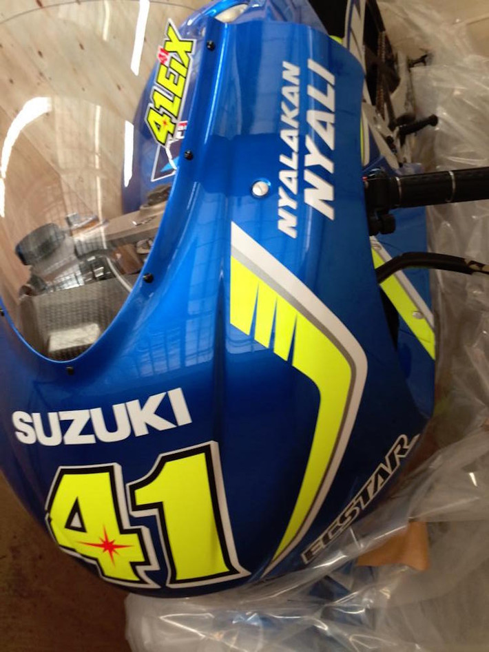 Chiếc Suzuki GSX-RR vừa được nhập về Việt Nam có số 41, như vậy đây là chiếc xe được hiệu chỉnh để dành cho tay đua Aleix Espargaro. Đồng thời, nó cũng là phiên bản mới nhất dành cho mùa giải 2016 của Suzuki.