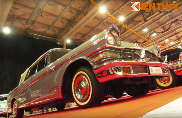 Đây là chiếc ZIL 111V đã chở phi hành gia Yuri Gagarin từ sân bay Vnukovo về điện Kremlin, nơi ông đã báo cáo lại về chuyến bay đầu tiên của con người vào vũ trụ cho Tổng bí thư Nikita Khrushev. Được biết bản thân ông Khrushev cũng rất thích mẫu xe này, đặc biệt là màu của nó.