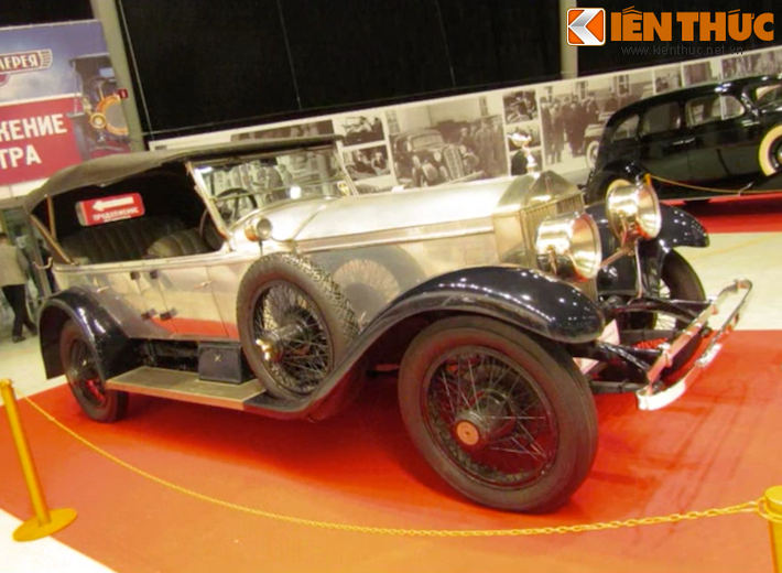 Đây là chiếc Rolls-Royce Phantom đời đầu tiên, được ông Nicholas chuyển sang sử dụng vào năm 1913.