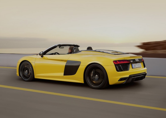 Audi R8 Spyder thế hệ mới sẽ được sản xuất thủ công duy nhất tại nhà máy của Audi ở Neckarsulm - Đức. Khách hàng cũng có thể tùy ý "cá nhân hóa" nội thất và ngoại thất chiếc xe theo ý muốn.