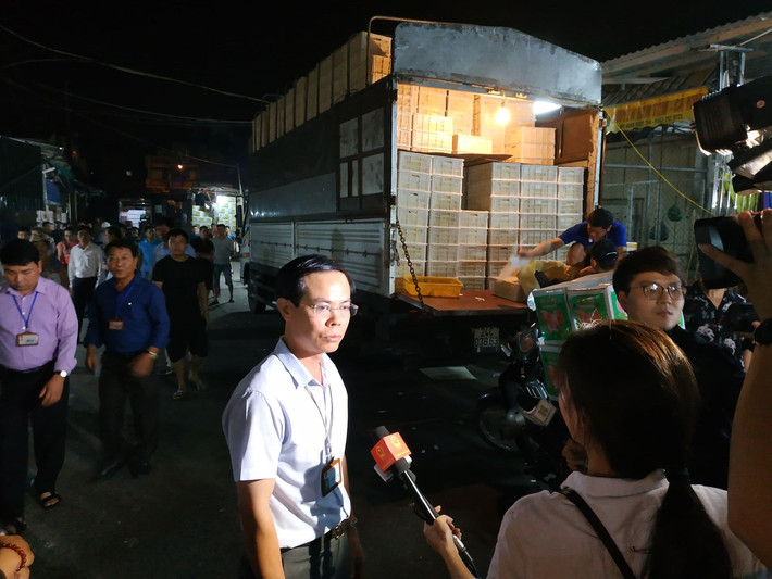 Nếu tiểu thương không đóng sẽ không có chỗ đỗ xe để chuyển hàng. Ngay sau khi phát sóng, phóng sự gây chấn động và khiến nhiều người tỏ ra căm phẫn trước những hình ảnh được ghi lại.