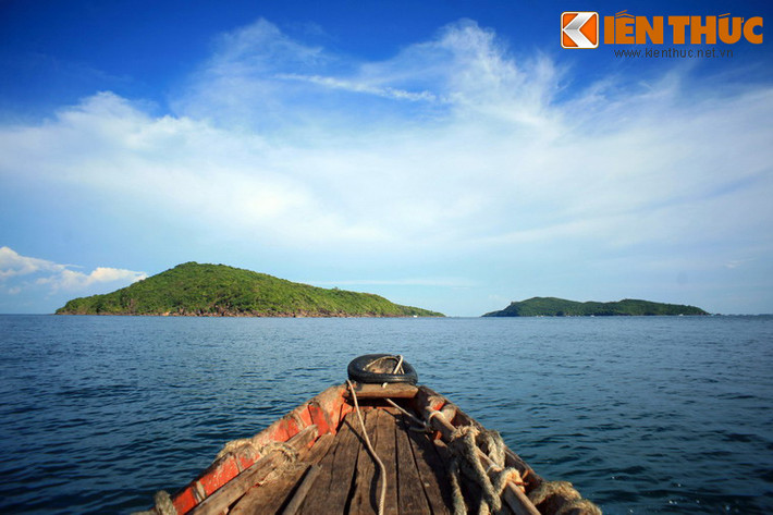Nằm trong vịnh Thái Lan, phía Nam đảo Phú Quốc, quần đảo An Thới gồm 18 hòn đảo nhỏ với khoảng 3.000 dân sinh sống. Quần đảo trực tiếp thuộc quyền quản lý của UBND xã Hòn Thơm, huyện Phú Quốc, tỉnh Kiên Giang.