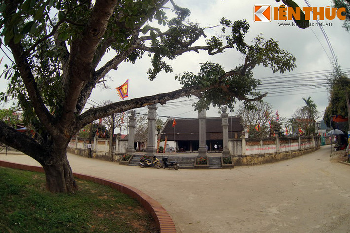 Nằm trong quần thể Di tích quốc gia đặc biệt Đền Bà Triệu (thôn Phú Điền, xã Triệu Lộc, huyện Hậu Lộc, tỉnh Thanh Hóa), đình làng Phú Điền là một ngôi đình cổ mang nhiều nét độc đáo, hiếm có của Việt Nam.