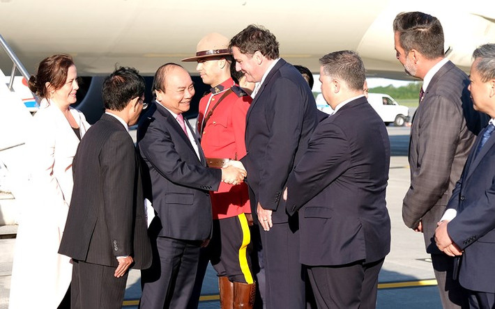 Vào 6h30 sáng 8/6, theo giờ Canada, tức 17h30 ngày 8/6, theo giờ Việt Nam, Thủ tướng Nguyễn Xuân Phúc cùng Đoàn Cấp cao Việt Nam đã đến Sân bay quốc tế Jean – Lesage, thành phố Québec, bang Québec, bắt đầu chương trình tham dự Hội nghị Thượng đỉnh G7 mở rộng và thăm Canada từ ngày 8-10/6/2018.