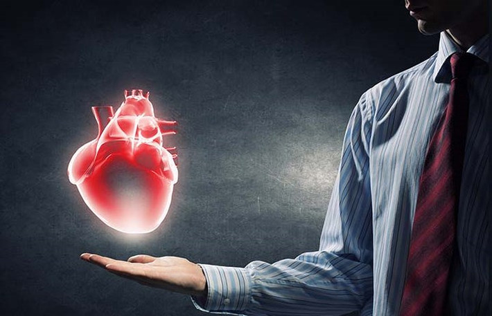 Bảo vệ tim: Vỏ cam rất giàu flavonoid được gọi là hesperidin, giúp giảm cholesterol trong máu và huyết áp. Vỏ cũng có đặc tính chống viêm, và bệnh tim thường là do viêm nên chúng có thể giúp đỡ về mặt này. Một bộ hợp chất khác trong vỏ cam là các flavon polymethoxyl hóa, làm giảm mức cholesterol.