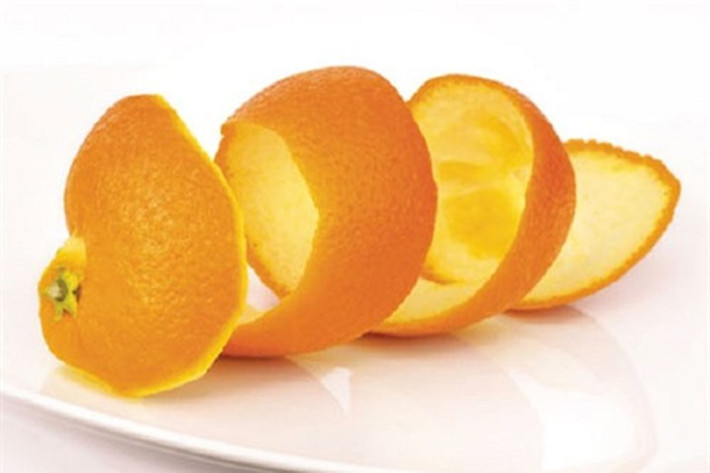Vỏ cam giúp ngăn ngừa ung thư: Theo nghiên cứu, các flavonoid trong vỏ cam ức chế một protein (được gọi là RLIP76) có liên quan đến ung thư. Vỏ cũng chứa một hợp chất khác gọi là limonene, có thể làm giảm nguy cơ ung thư một cách đáng kể.