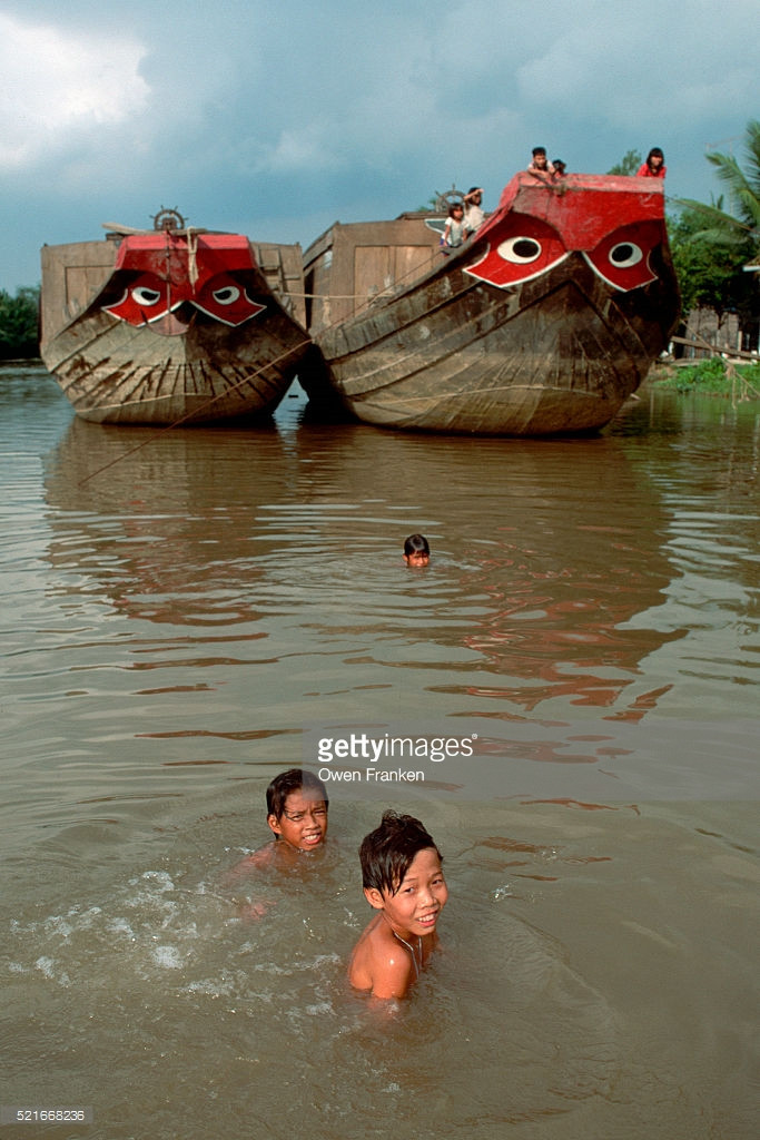 Những đứa trẻ trên sông Tiền.