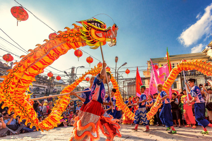 Hoạt động múa lân mừng Tết Nguyên đán của người Hoa ở chùa Bà Thiên Hậu, TP HCM. Ảnh: Ryan Hua - 500px.com