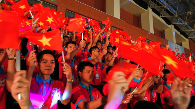 Tháng 5/2008, Việt Nam và Trung Quốc thiết lập quan hệ đối tác chiến lược toàn diện, mở ra một chương mới trong quan hệ hợp tác giữa hai nước. Ảnh minh họa: Thanh niên hai nước Việt Nam - Trung Quốc tham dự chương trình liên hoan thanh niên Việt Nam - Trung Quốc lần thứ 3 tại Cung điền kinh Hà Nội. Nguồn: Nam Trần/Tuổi Trẻ.