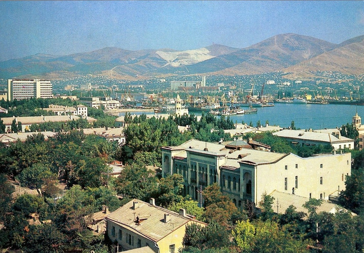Toàn cảnh thành phố cảng Novorossiysk bên bờ Biển Đen.