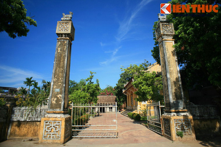 Nằm ở phường Trường An của Thành phố Huế, Khu lưu niệm danh nhân Phan Bội Châu là nơi cụ Phan Bội Châu (1867 - 1940), nhà yêu nước lỗi lạc của Việt Nam đã sống những năm tháng cuối đời. Ảnh: Cổng vào khu lưu niệm.