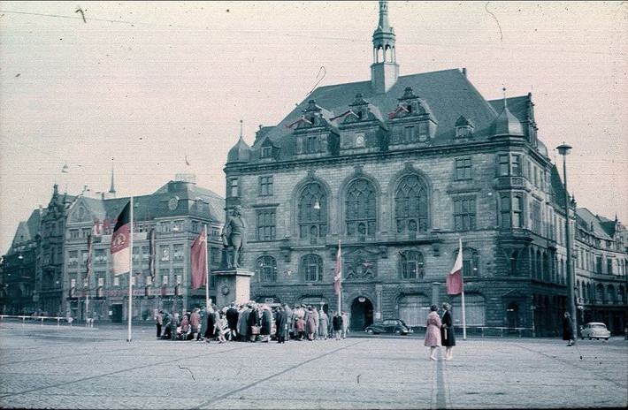 Tượng đài nhạc sĩ Handel ở quảng trường trung tâm Halle-Saale. Ảnh: Normann Flickr.