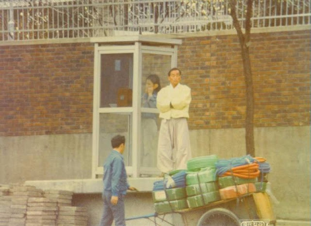 Trạm điện thoại công cộng. Ảnh: Bob Flickr.