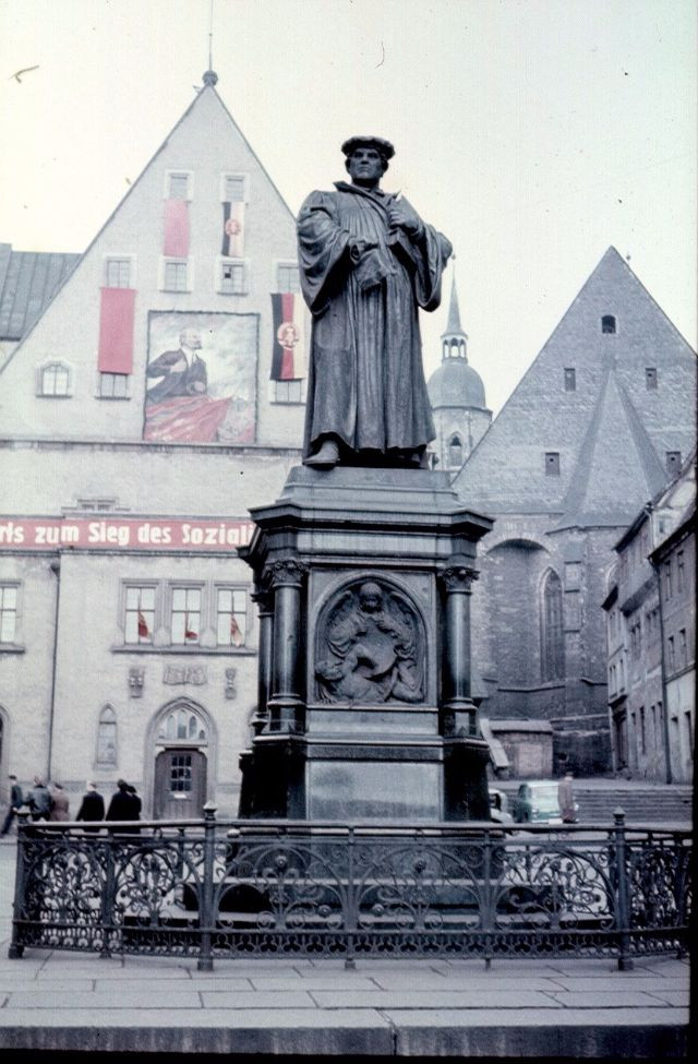 Tượng Mục sư Luther ở Eisleben. Ảnh: Normann Flickr.