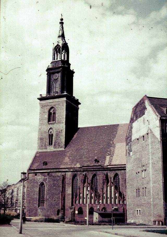 Nhà thờ Marienkirche ở Berlin năm 1960. Ảnh: Normann Flickr.