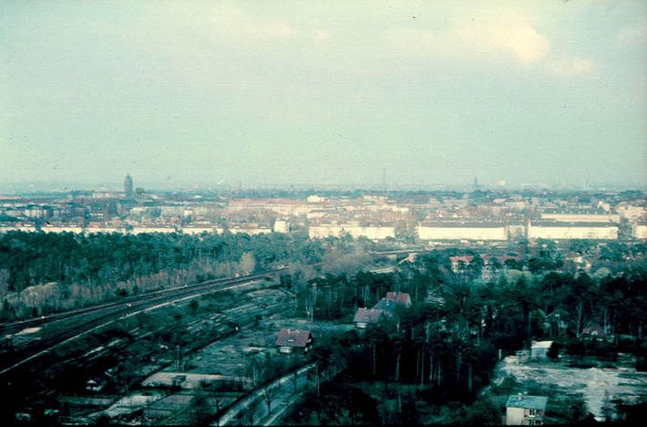 Berlin nhìn từ cao ốc Corbusierhaus. Ảnh: Normann Flickr.