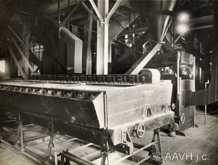 Máy tách vỏ trấu. Ảnh: AAVH.