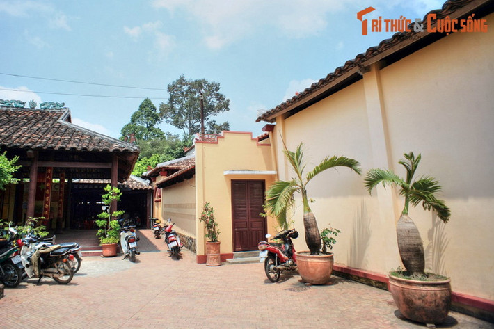 Về mặt tâm linh, cư dân địa phương tin rằng miếu rất thiêng, 85 đạo sắc phong được thánh vì có thần linh thiêng phù hộ, che chở nên mới được gìn giữ nguyên vẹn qua rất nhiều cuộc bể dâu.