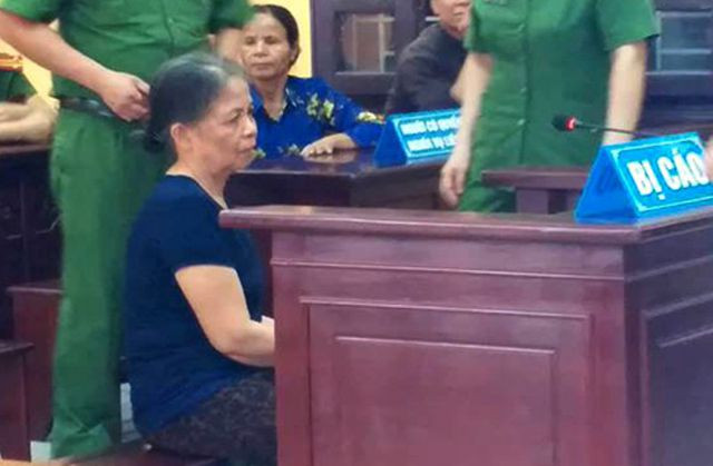 6. Bà nội giết cháu 23 ngày tuổi: Sáng 29/5/2018, TAND tỉnh Thanh Hóa đã tuyên bị cáo Phạm Thị Xuân (66 tuổi, ở xã Vũ Lăng, huyện Tiền Hải, Thái Bình) 13 năm tù về hành vi Giết người.
