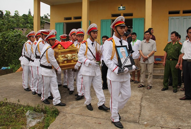 Trong quá trình đấu tranh, đồng chí Lường Phát Chiêm (32 tuổi), là cán bộ chiến sĩ Phòng Cảnh sát bảo vệ và cơ động Công an tỉnh Sơn La đã anh dũng hy sinh và đồng chí Nguyễn Mạnh Hà, cán bộ phòng PC47 đã bị thương nặng.