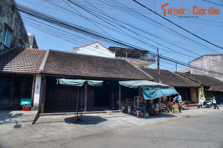 1. Khu "phố Ta" của Cố đô Huế là phố cổ Bao Vinh, dãy phố chạy dọc theo bờ sông Hương ở phía Bắc của Kinh thành Huế. Trong quá khứ, phố cổ Bao Vinh là một trung tâm thương mại quan trọng ở khu vực, từng có lúc phồn thịnh không kém gì phố cổ Hội An ở Quảng Nam.