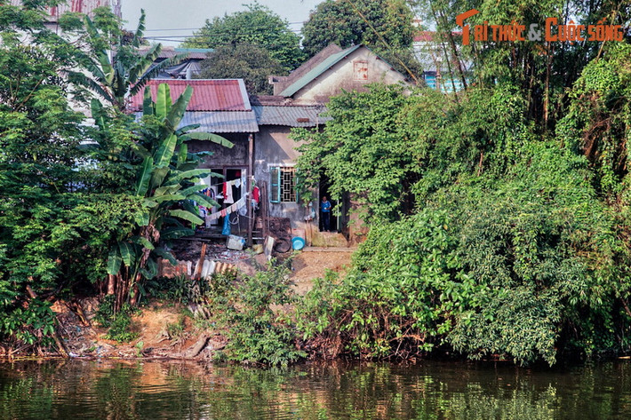 Điều này khiến dòng sông đào có tuổi đời hai thế kỷ trở thành một chốn "nguyên sơ" dành cho những ai muốn cảm nhận phong vị êm đềm của cuộc sống ở Cố đô Huế.