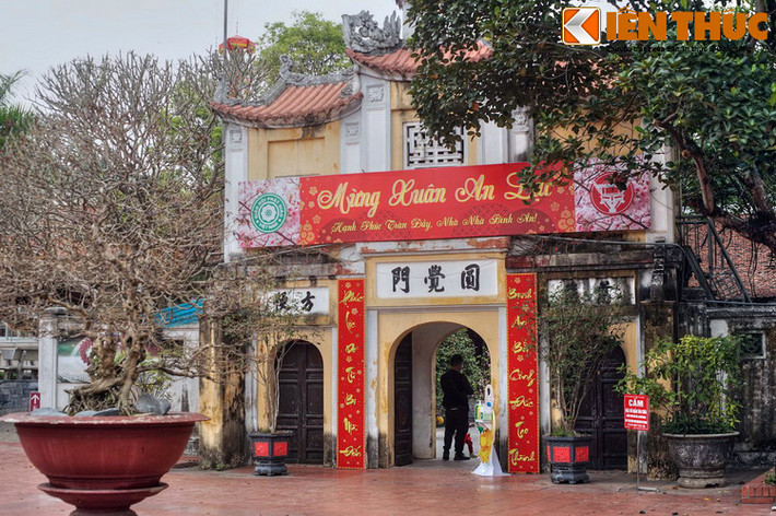 Đến năm 1049, sau khi sinh được hoàng tử nối dõi, vua Lý Thái Tông cho tu sửa tòa lầu Quan Âm, xây thêm một ngôi chùa cạnh đó và đặt tên cả quần thể kiến trúc này là chùa Diên Hựu tự, với nghĩa là "phúc lành dài lâu" hay "Phước bền dài lâu".