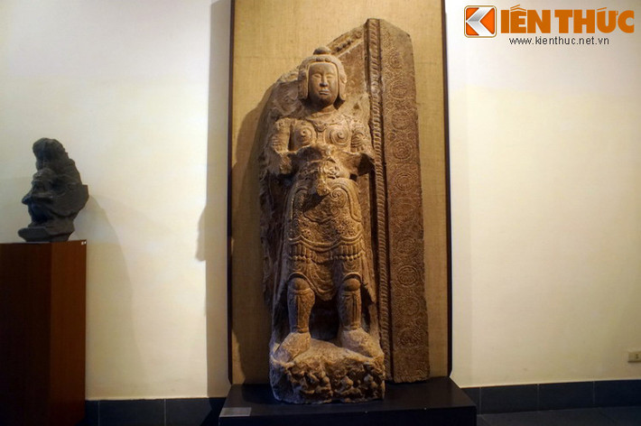 Được tạo tác vào khoảng năm 1118-1121 dưới thời vua Lý Nhân Tông, tượng Kim Cương chùa Đọi (tỉnh Hà Nam) là minh chứng cho sự hoàn mỹ của về nghệ thuật điêu khắc đá thời Lý. Bảo tàng Mỹ thuật Việt Nam là nơi du khách có thể chiêm ngưỡng bức tượng này.