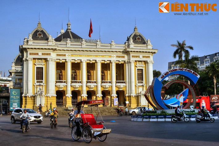 Nằm ở phía trước Nhà hát lớn, Quảng trường Cách mạng tháng Tám (phường Tràng Tiền, quận Hoàn Kiếm, thành phố Hà Nội) là nơi ghi dấu nhiều sự kiện lịch sử quan trọng của Thủ đô.